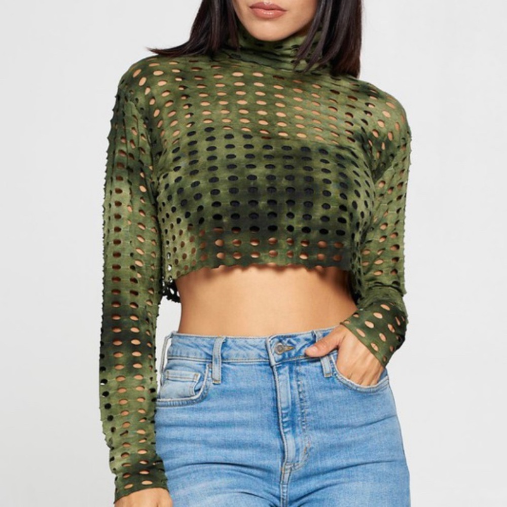 SHE’S TRENDING CROP TOP